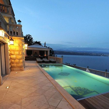 Villa Isabella - Luxury With Style Right Next To The Beach, Private Pool And Sea View Opatija Luaran gambar
