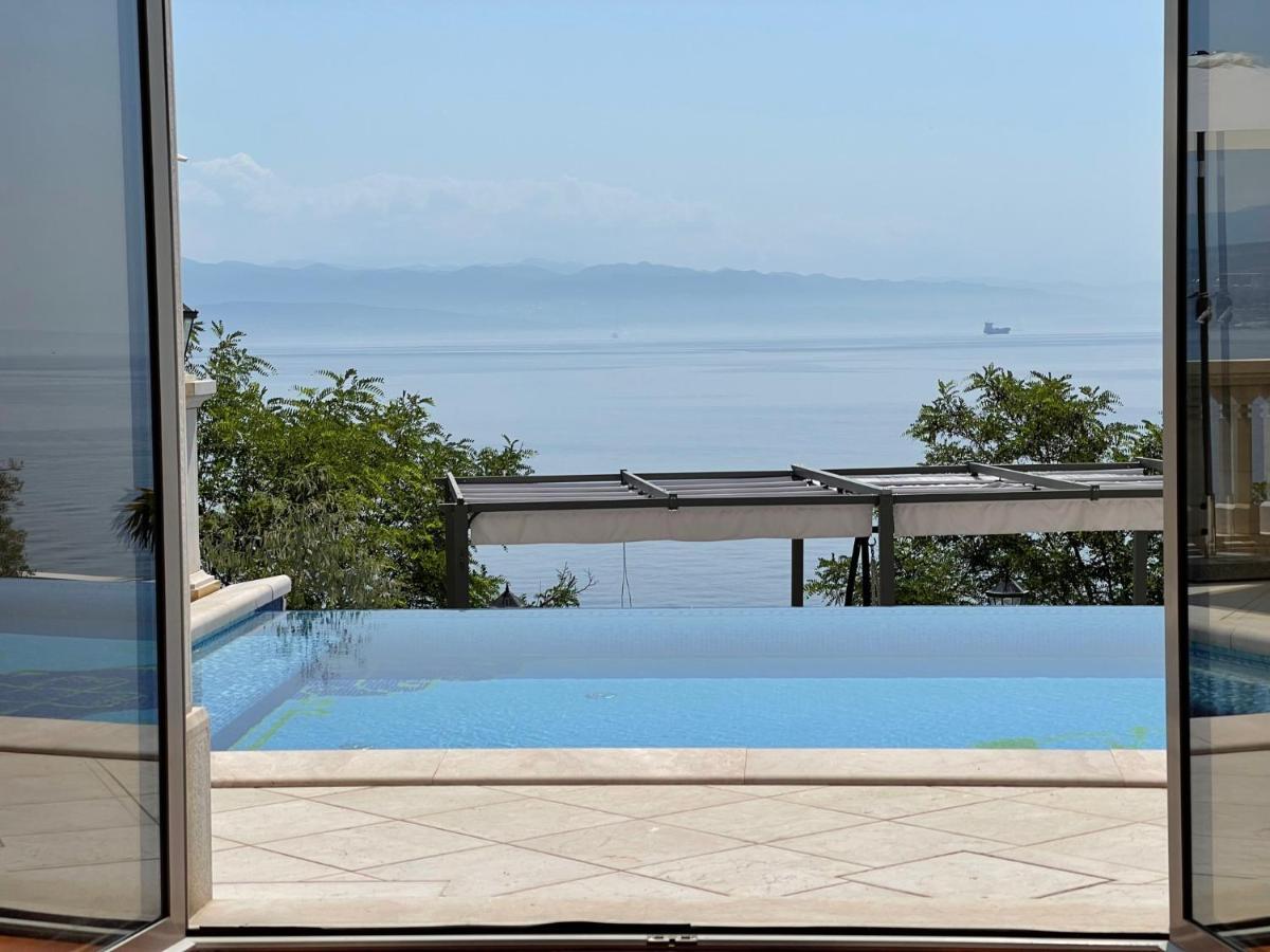 Villa Isabella - Luxury With Style Right Next To The Beach, Private Pool And Sea View Opatija Luaran gambar