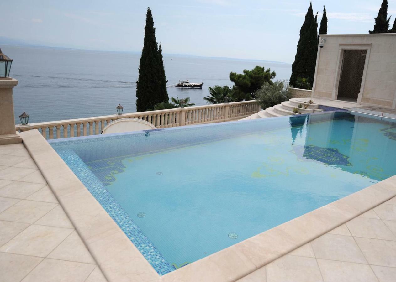 Villa Isabella - Luxury With Style Right Next To The Beach, Private Pool And Sea View Opatija Luaran gambar